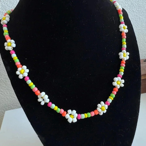 Colorfull Daysi Flowers Beads Necklace - Picture 1 of 7